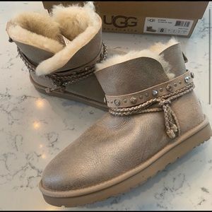 UGG AUSTRALIA RENN BRAIDED STRAP SWAROVSKI CRYSTAL BOOTS 
NEW. BOX INCLUDED.